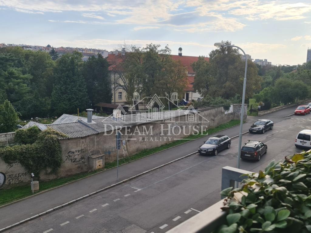 Pronájem bytu 2+1 75 m2, Praha – náhled fotky 11