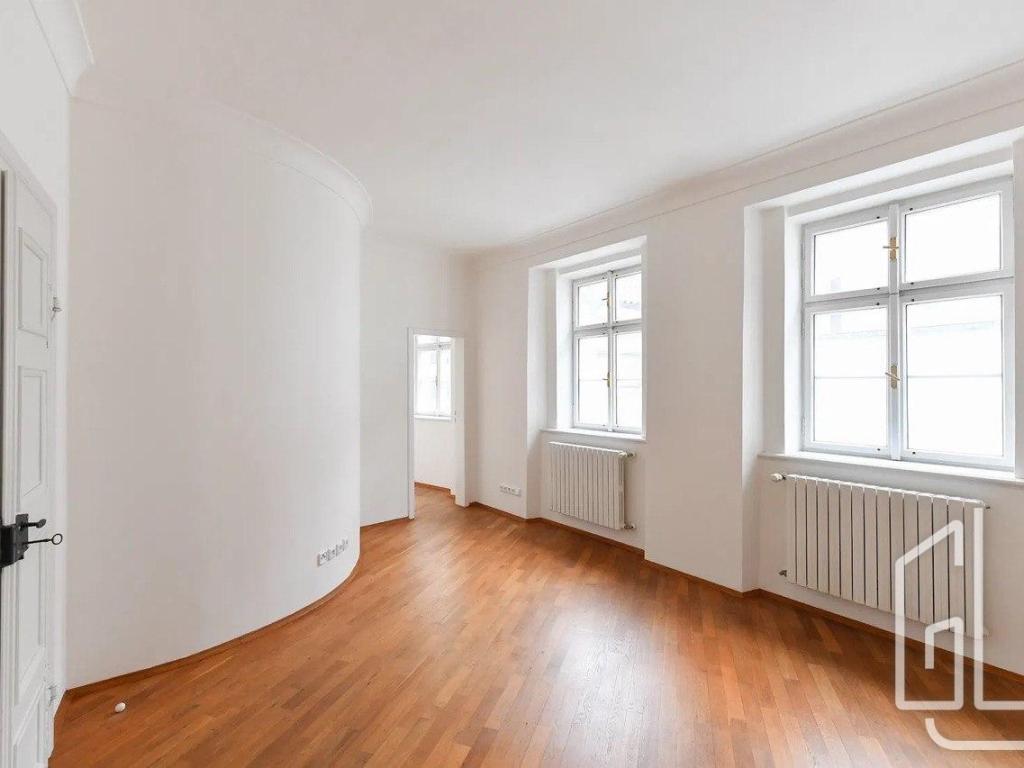 Pronájem bytu 4+1 178 m2, Praha – náhled fotky 14