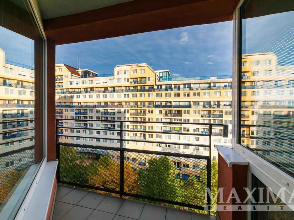 Pronájem bytu 1+kk 40 m2, Praha – náhled fotky 3