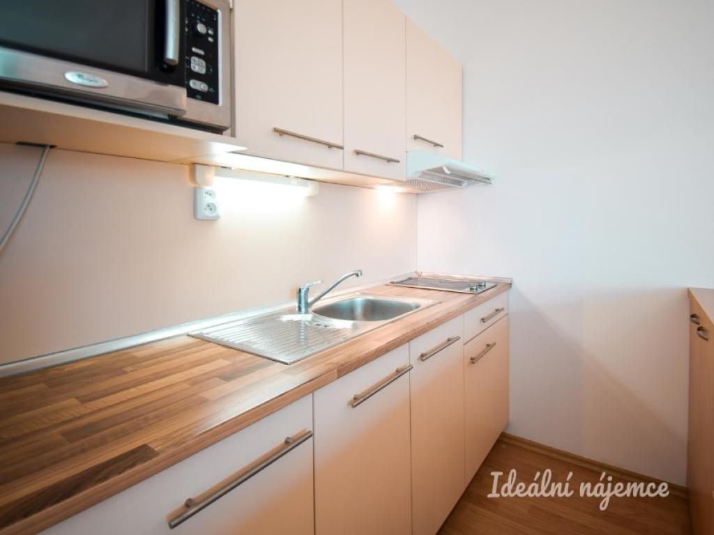 1-room apartment for rent · 37 m² · Brno — 585 €/mo