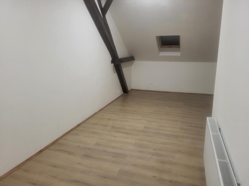 Pronájem bytu 1+kk 38 m² – pohled 2
