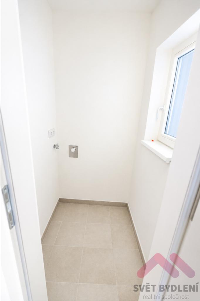 Pronájem bytu 2+kk 44 m2, Praha – náhled fotky 15
