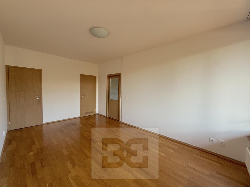 Pronájem bytu 2+kk 63 m2, Praha – náhled fotky 16