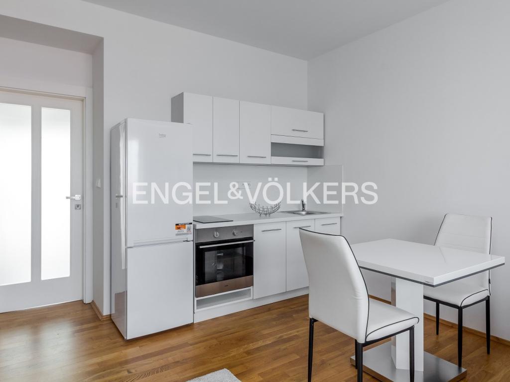 Pronájem bytu 1+kk 38 m2