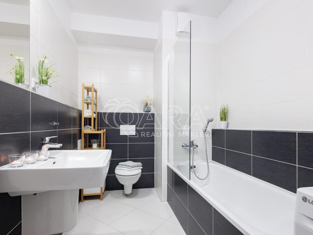 Pronájem bytu 2+kk 67 m2, Praha – náhled fotky 17