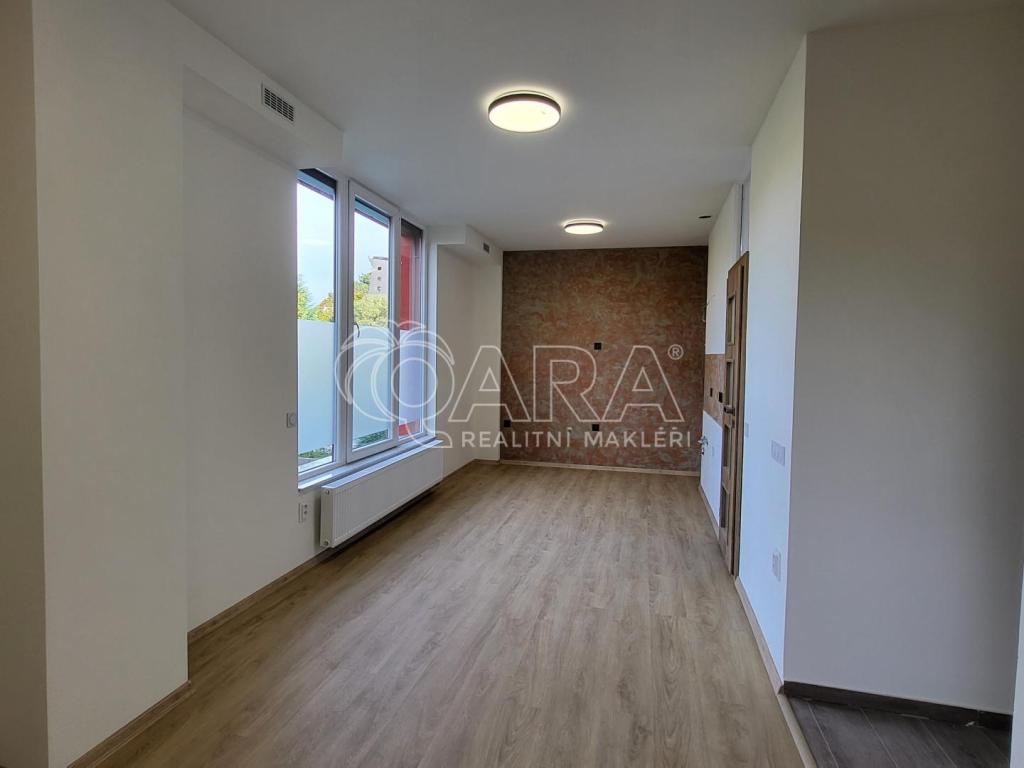 Pronájem bytu 1+kk 30 m2, Přerov nad Labem – náhled fotky 8
