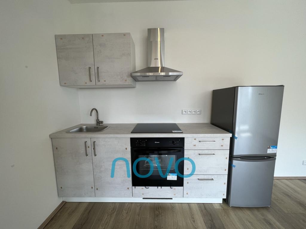 Pronájem bytu 1+kk 34 m2, Praha – náhled fotky 10