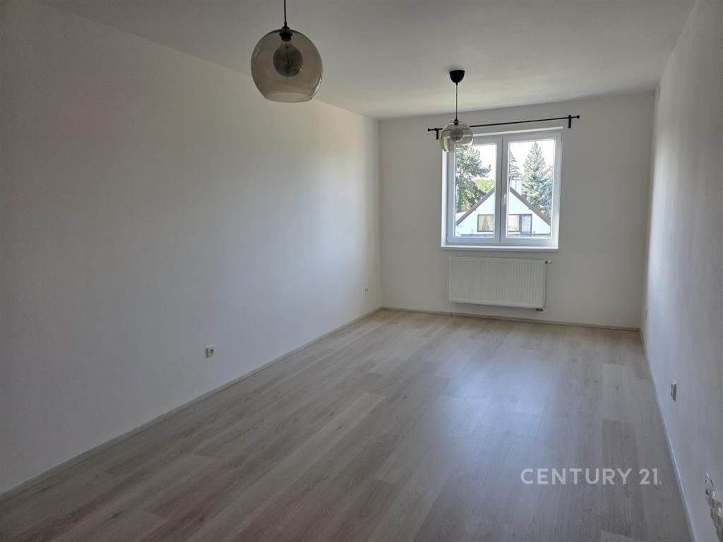 Pronájem bytu 1+1 59 m2, Černošice – náhled fotky 9