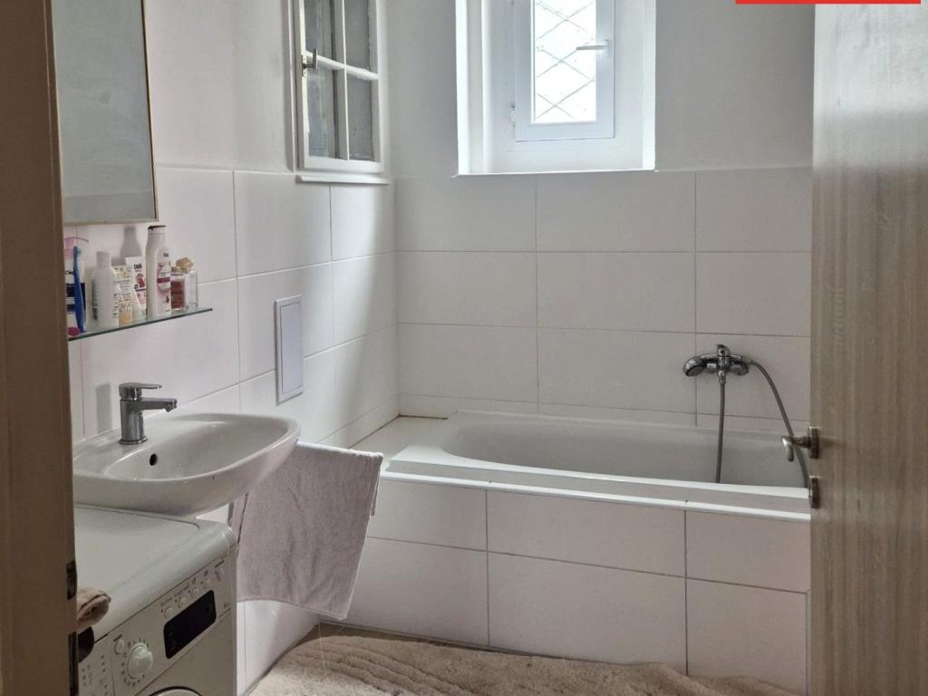 Pronájem bytu 3+kk 95 m2, Planá – náhled fotky 8