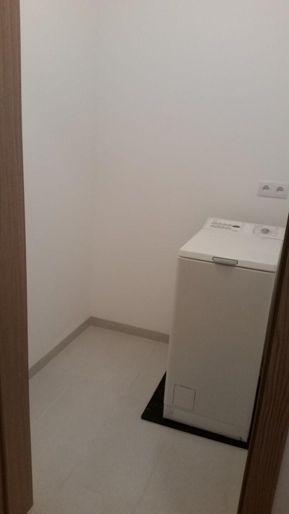 Spolubydleni bytu celý pokoj 70 m2