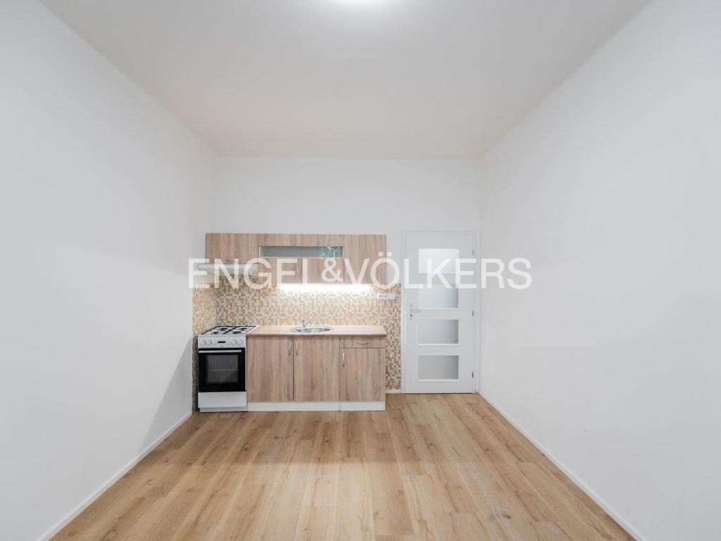 Pronájem bytu 2+kk 44 m2, Praha – náhled fotky 2