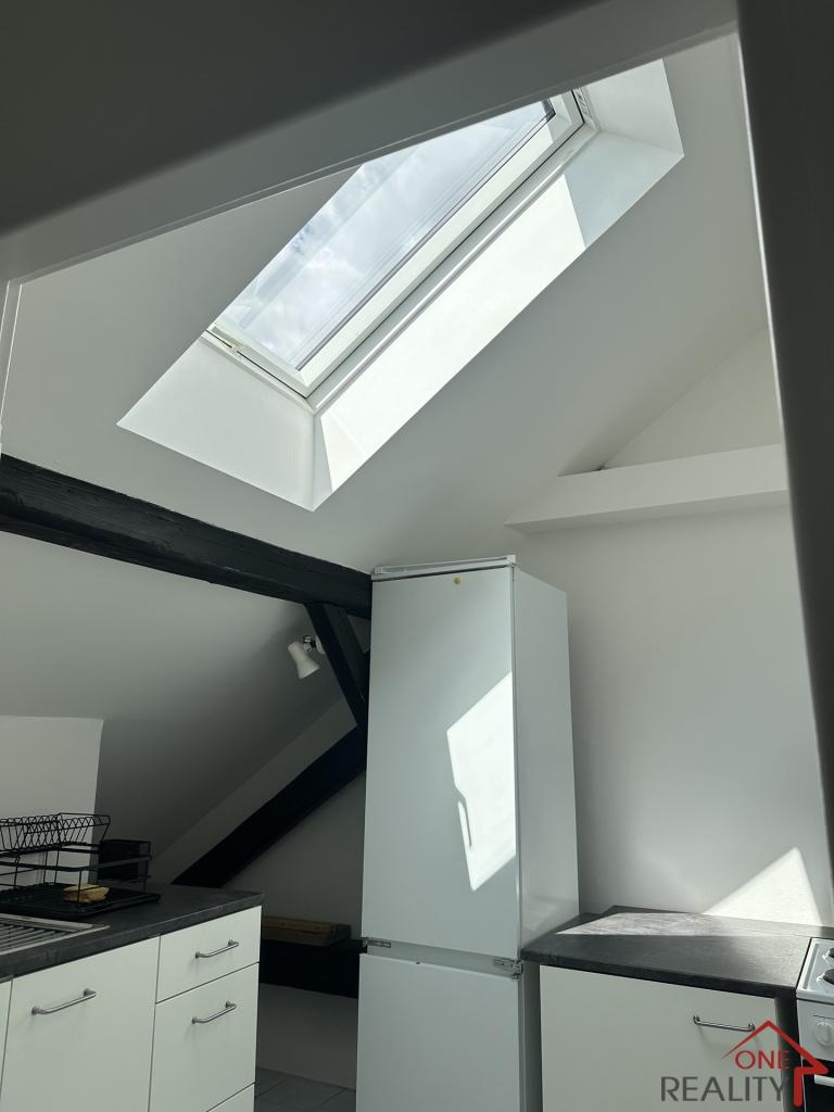 Pronájem bytu 3+1 90 m2, Staré Město – náhled fotky 10