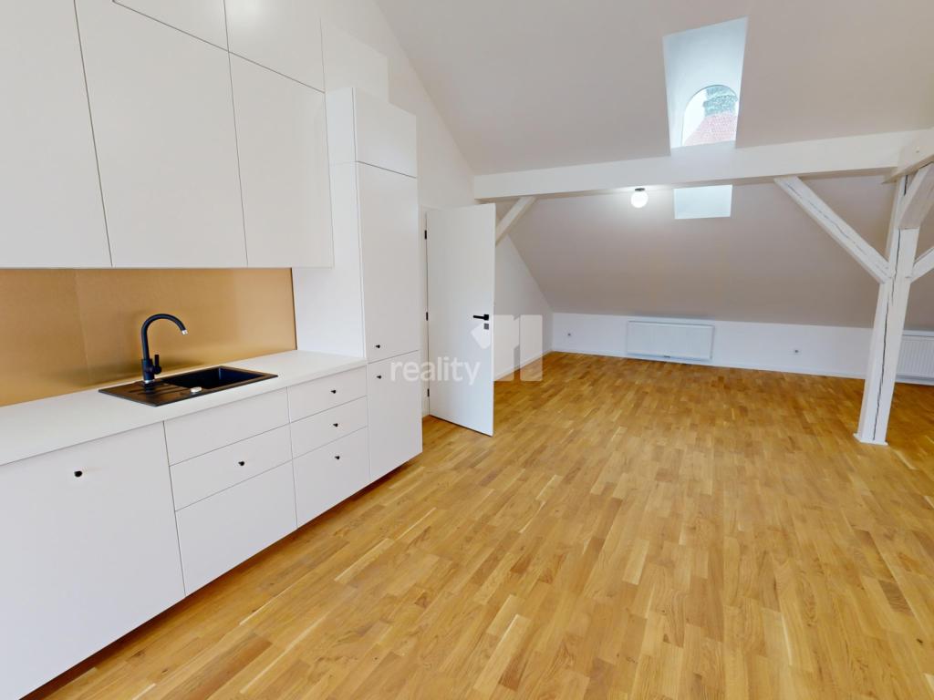 Pronájem bytu 2+kk 151 m2