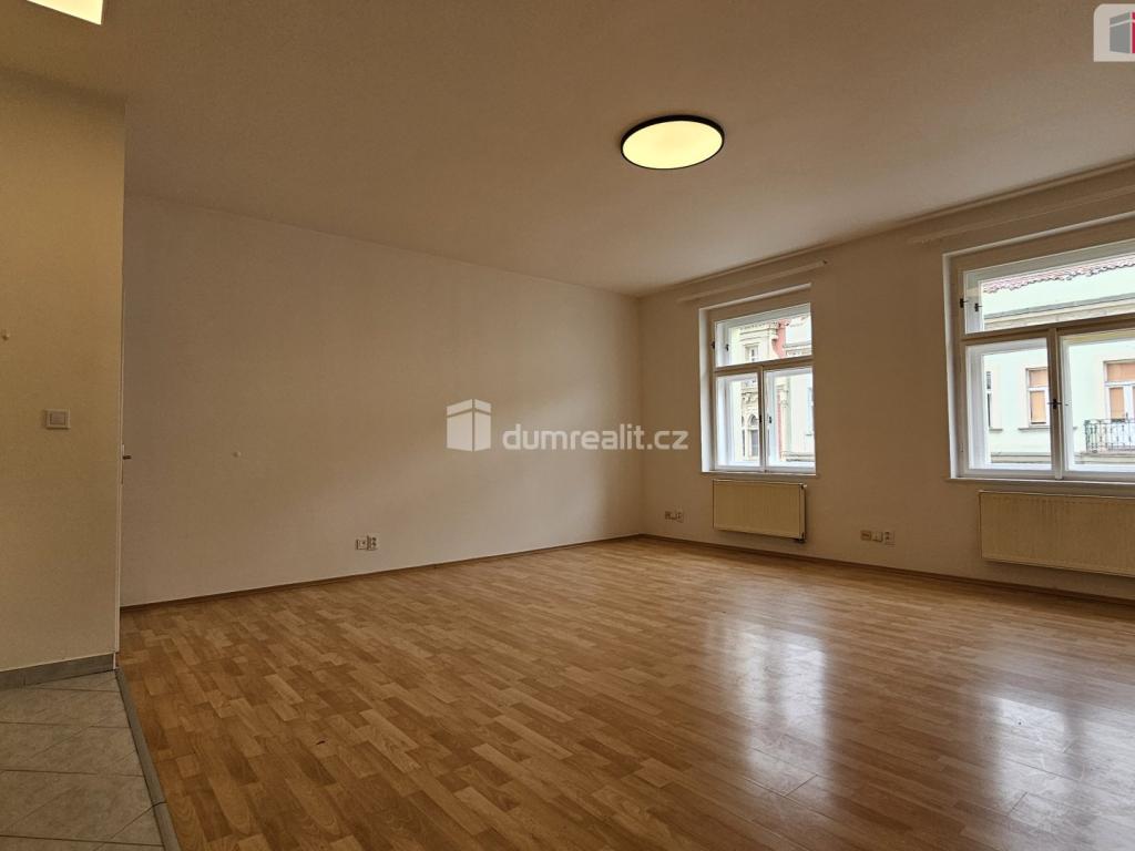 Pronájem bytu 3+kk 85 m² – pohled 2