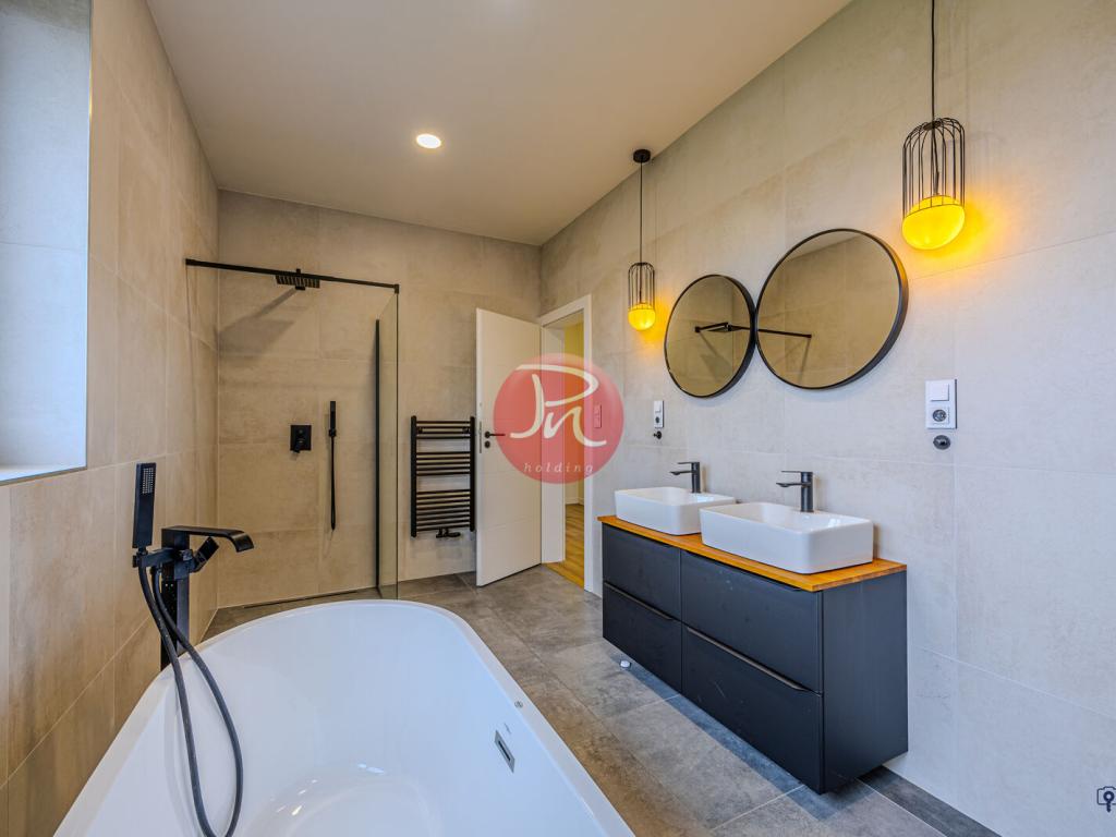 Pronájem bytu 4+kk 102 m2