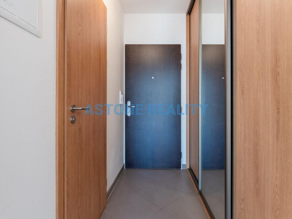 Prodej bytu 1+kk 36 m2, Praha – náhled fotky 17