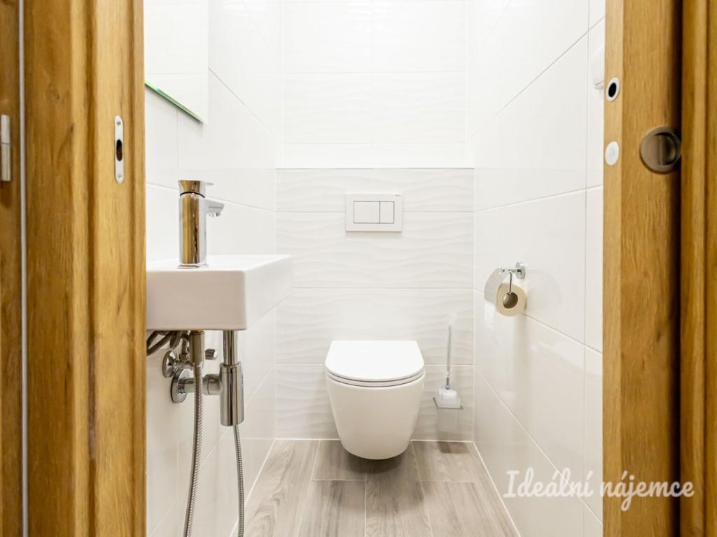 Pronájem bytu 3+kk 69 m2, Praha – náhled fotky 15