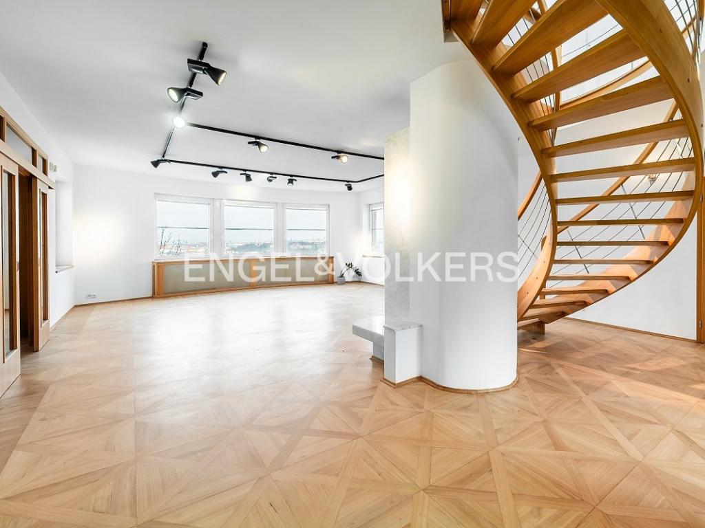 Pronájem domu 801 m2