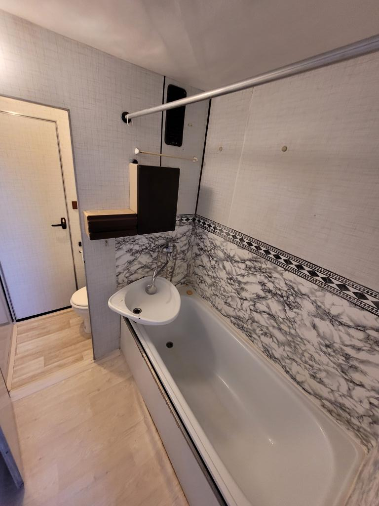 Pronajem bytu celý pokoj 60 m2