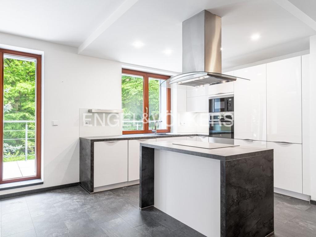 Pronájem domu 320 m² – pohled 2