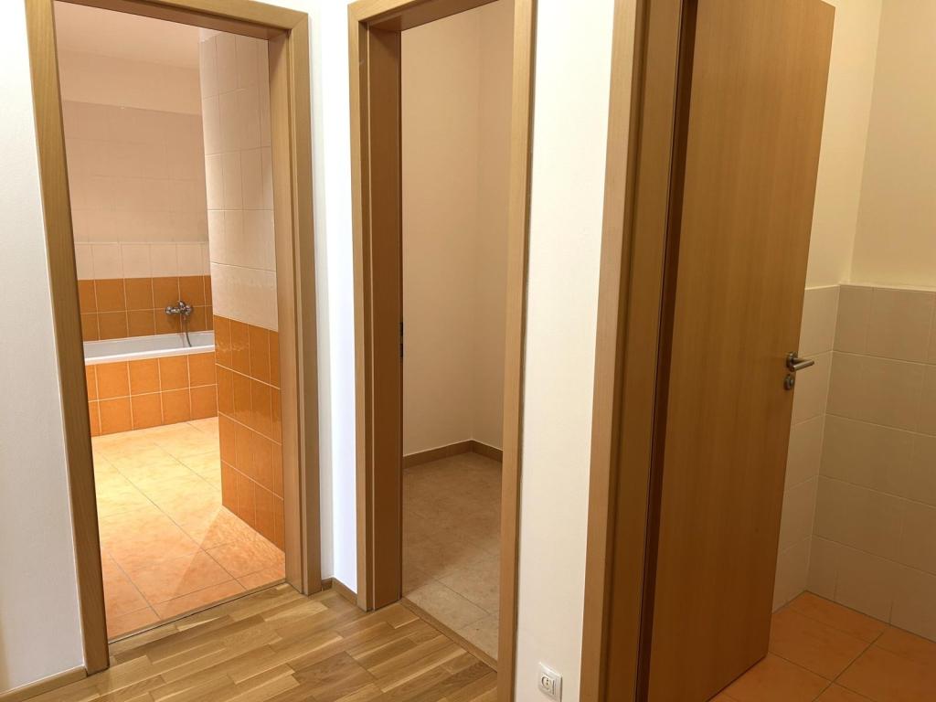 Pronájem bytu 2+kk 68 m2, Praha – náhled fotky 13
