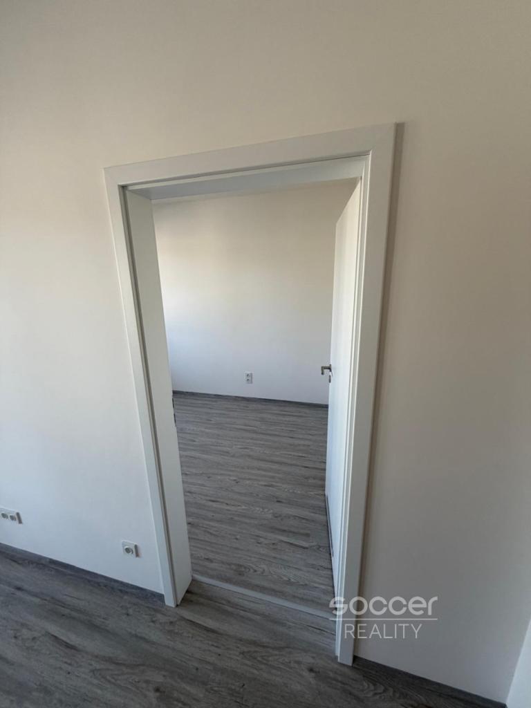 Pronájem bytu 2+kk 52 m2, Praha – náhled fotky 12