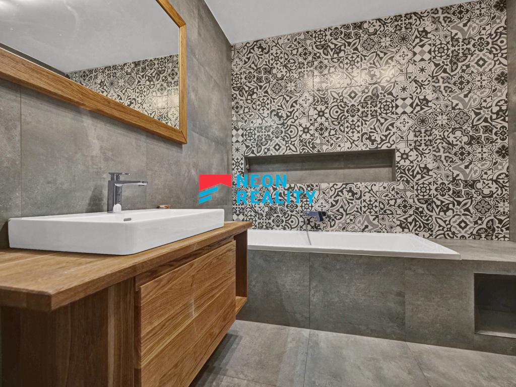 Pronájem bytu 4+kk 95 m2