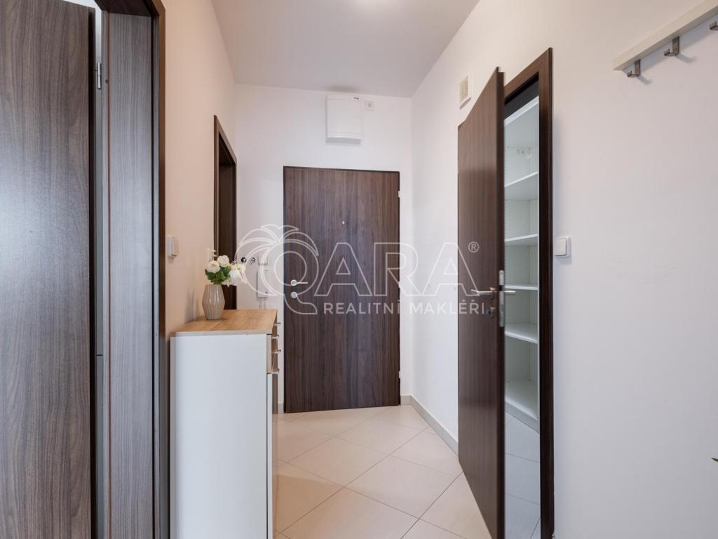 Pronájem bytu 2+kk 67 m2, Praha – náhled fotky 18