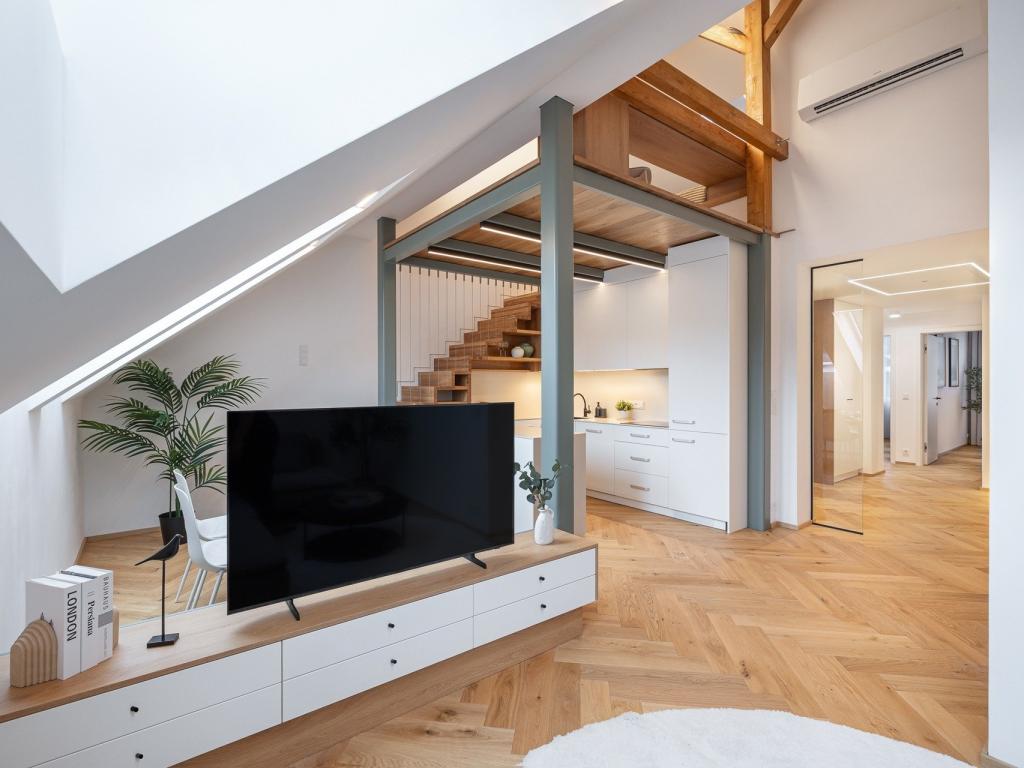 Pronájem bytu 4+kk 105 m2