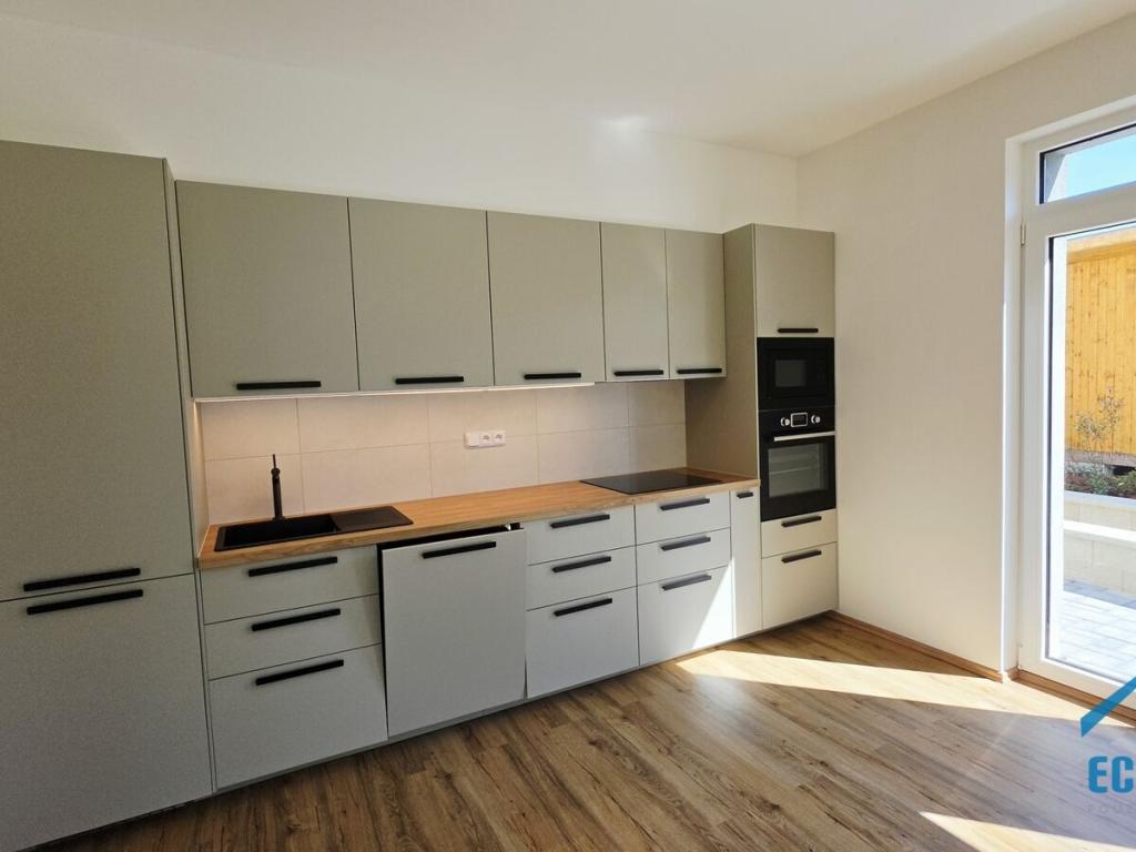 Pronájem bytu 2+kk 55 m² – pohled 4