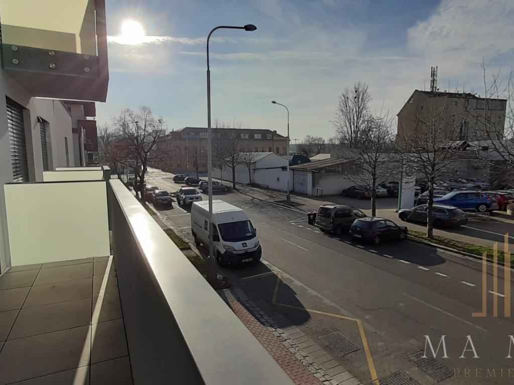 Pronájem bytu 1+kk 33 m² – pohled 2