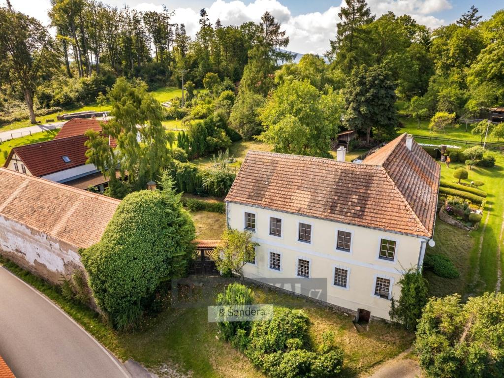 Namas, 430 m², sklypas 57892 m²