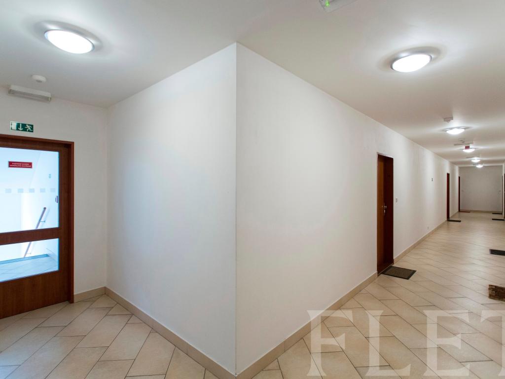 Pronájem bytu 1+kk 39 m2, Praha – náhled fotky 10
