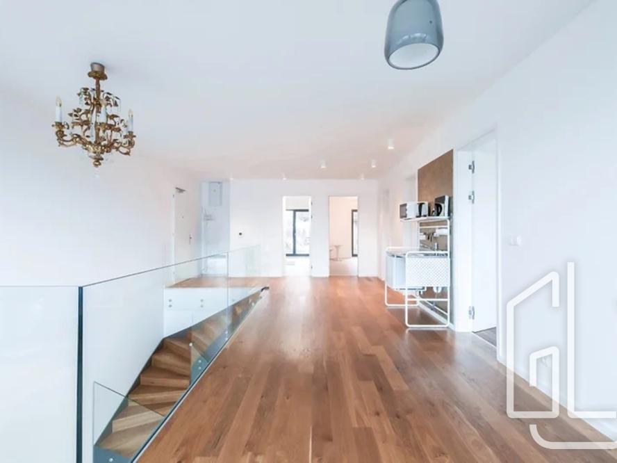 Pronájem bytu 5+kk 221 m2