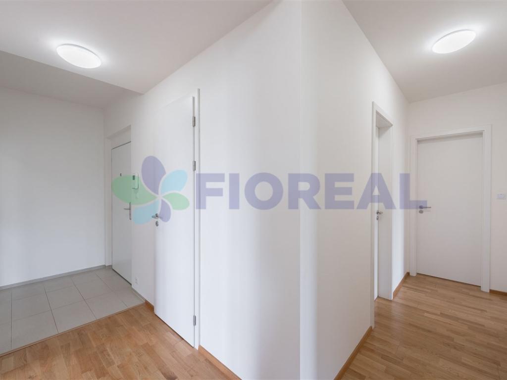 Pronájem bytu 4+kk 95 m2, Praha – náhled fotky 16