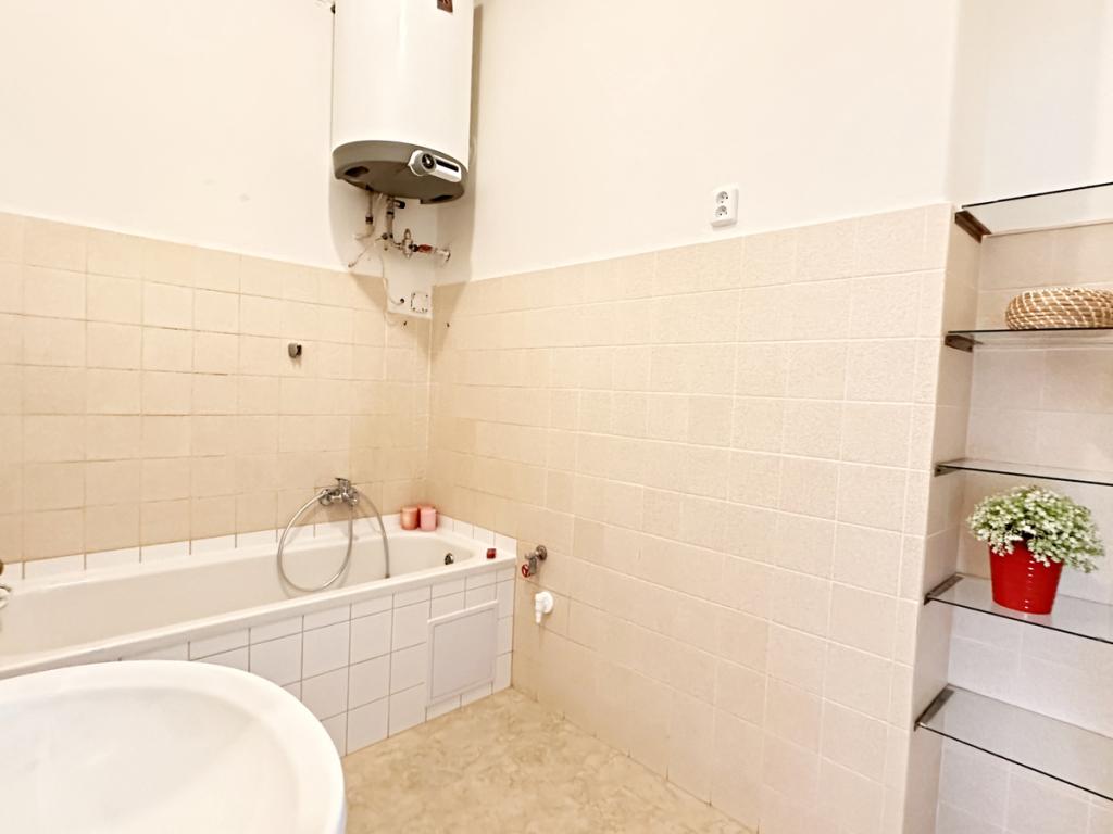 Pronájem bytu 2+1 83 m² – pohled 6