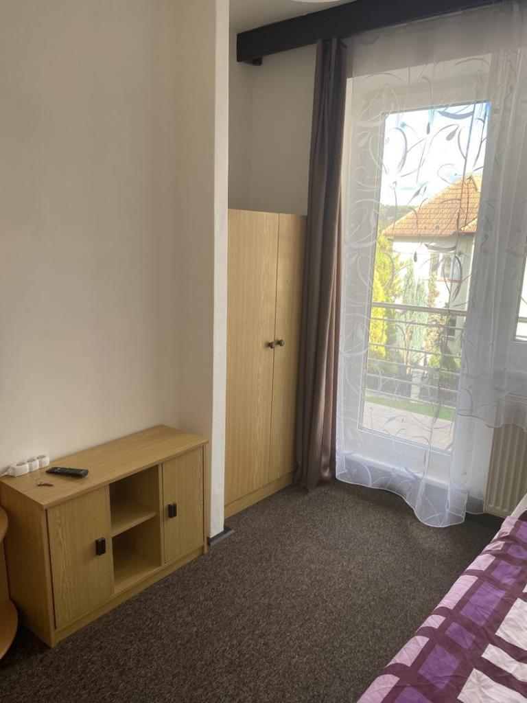 Pronajem bytu celý pokoj 10 m2