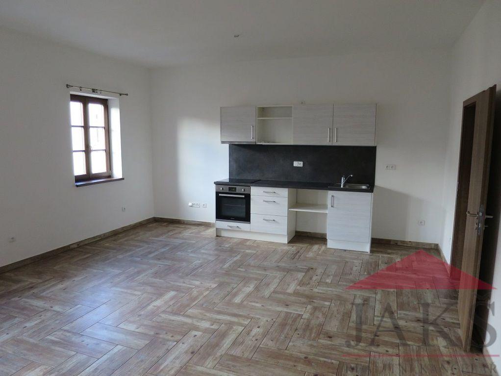 Pronajem bytu garsonka 42 m2