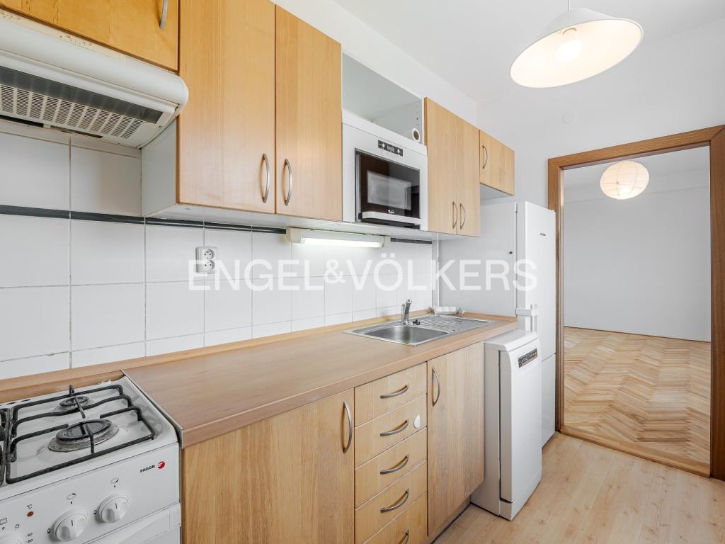 Pronájem bytu 3+1 78 m2, Praha – náhled fotky 2