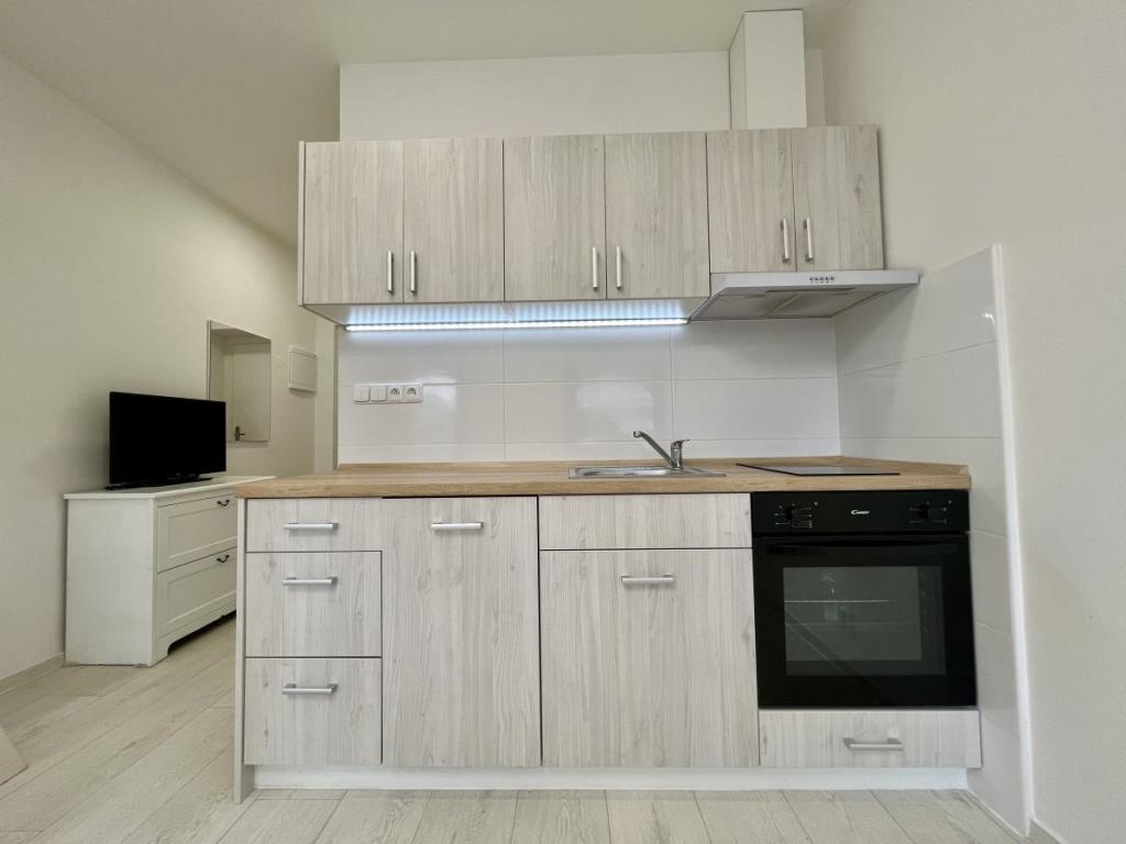 Pronájem 1+kk, Ostrava - 28. října, 7900 Kč, 27 m2