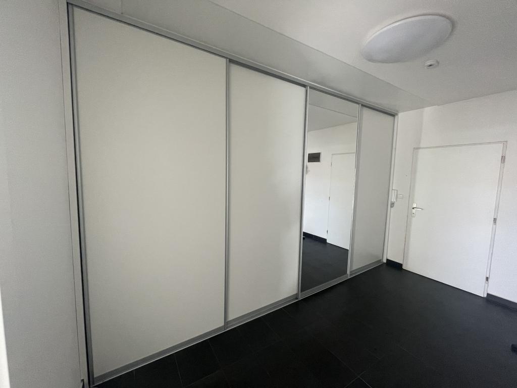 Spolubydleni bytu celý pokoj 30 m2