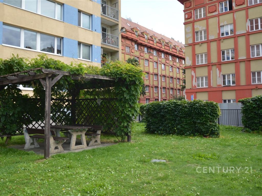 Pronájem bytu 1+kk 29 m2, Praha – náhled fotky 19