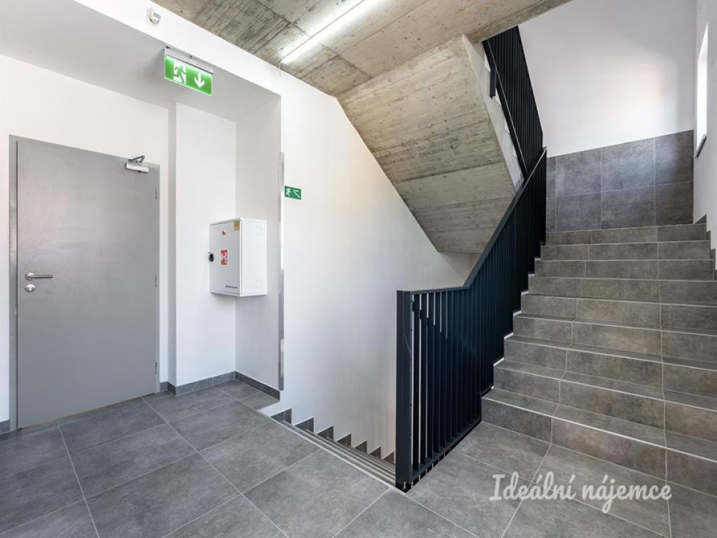 Pronájem bytu 2+kk 42 m2, Praha – náhled fotky 12