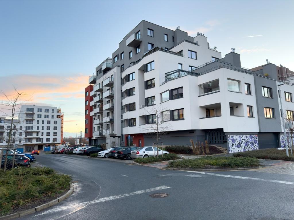 Pronájem bytu 2+kk 54 m2, Praha – náhled fotky 12