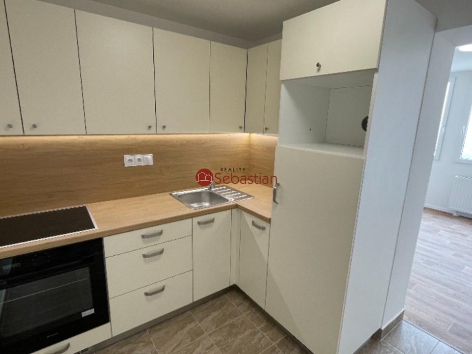 Pronájem 2+1, Teplice - Antonína Sochora, 9900 Kč,