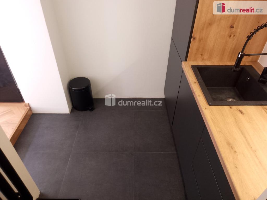 Pronájem bytu 2+kk 33 m2
