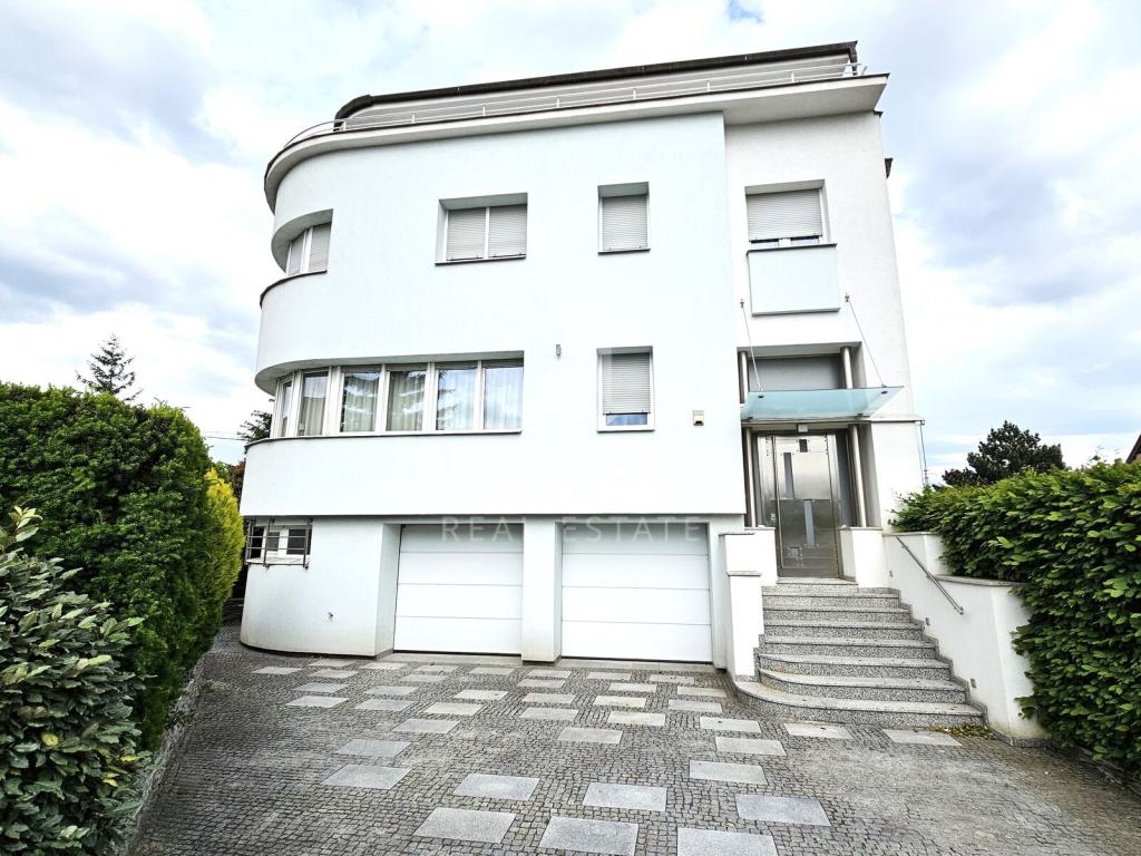 Pronájem domu 500 m2