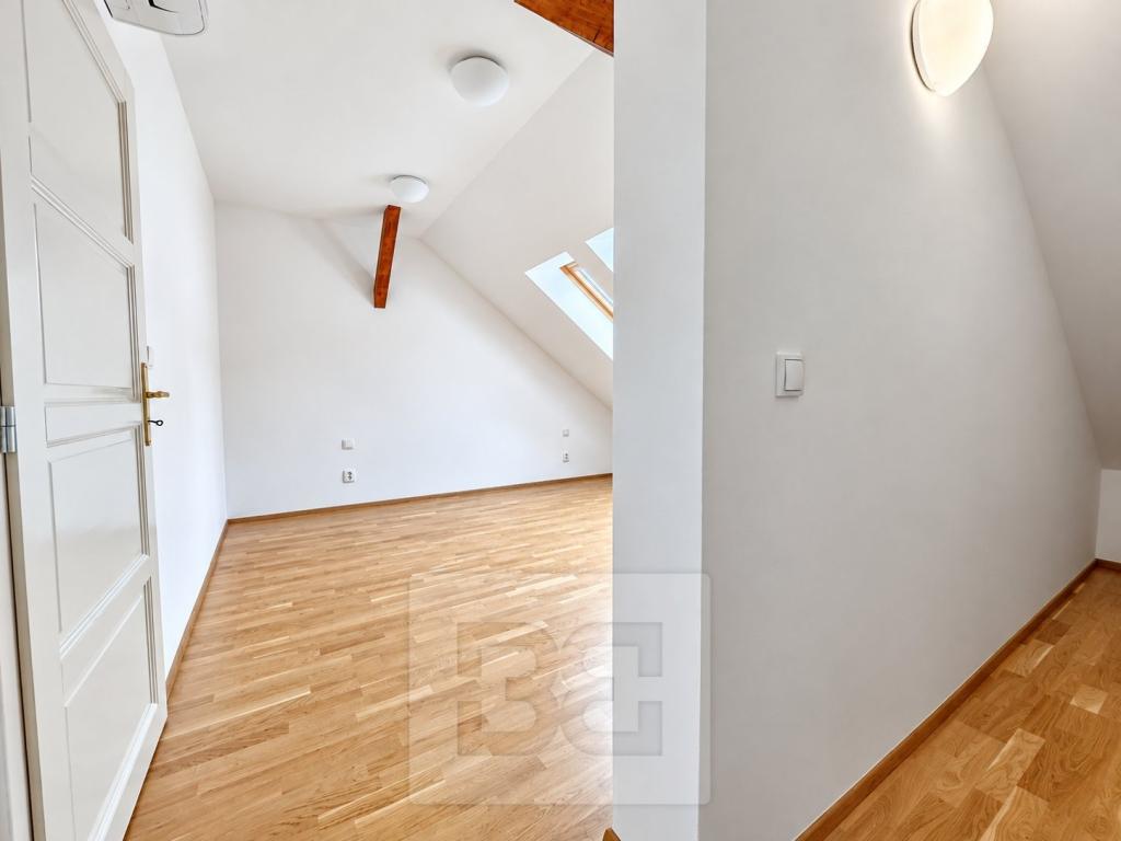 Pronájem bytu 2+kk 72 m2, Praha – náhled fotky 12