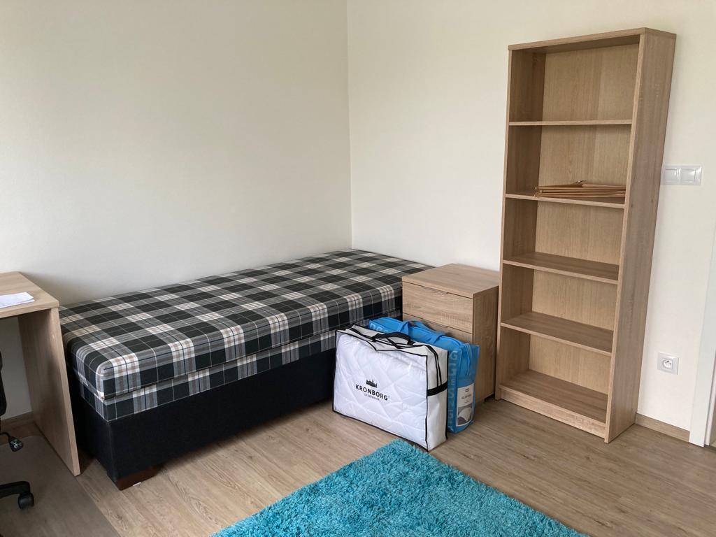 Pronajem bytu celý pokoj 16 m2