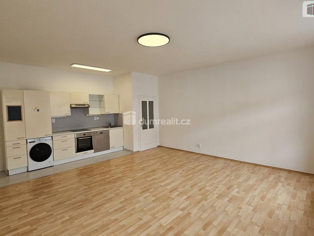 Pronájem bytu 3+kk 85 m² – pohled 3